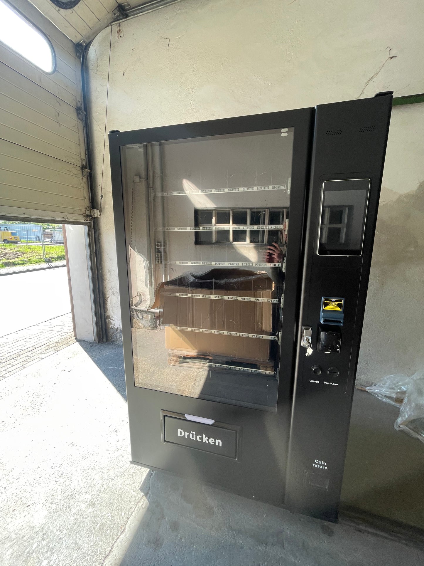 TCN Premium Snack- & Getränkeautomat | 11” Touch | Nayax | Kartenzahlung | Altersprüfung | Cloud-System