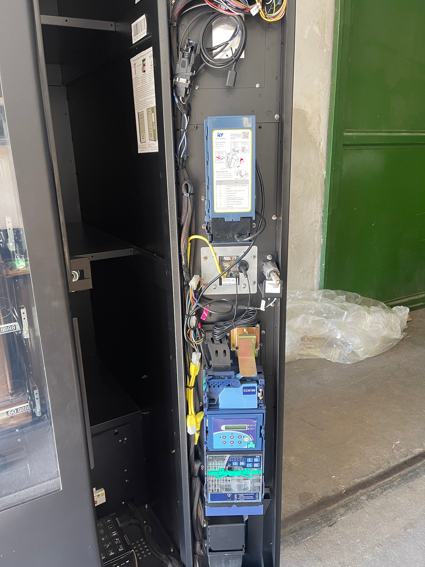 TCN Premium Snack- & Getränkeautomat | 11” Touch | Nayax | Kartenzahlung | Altersprüfung | Cloud-System