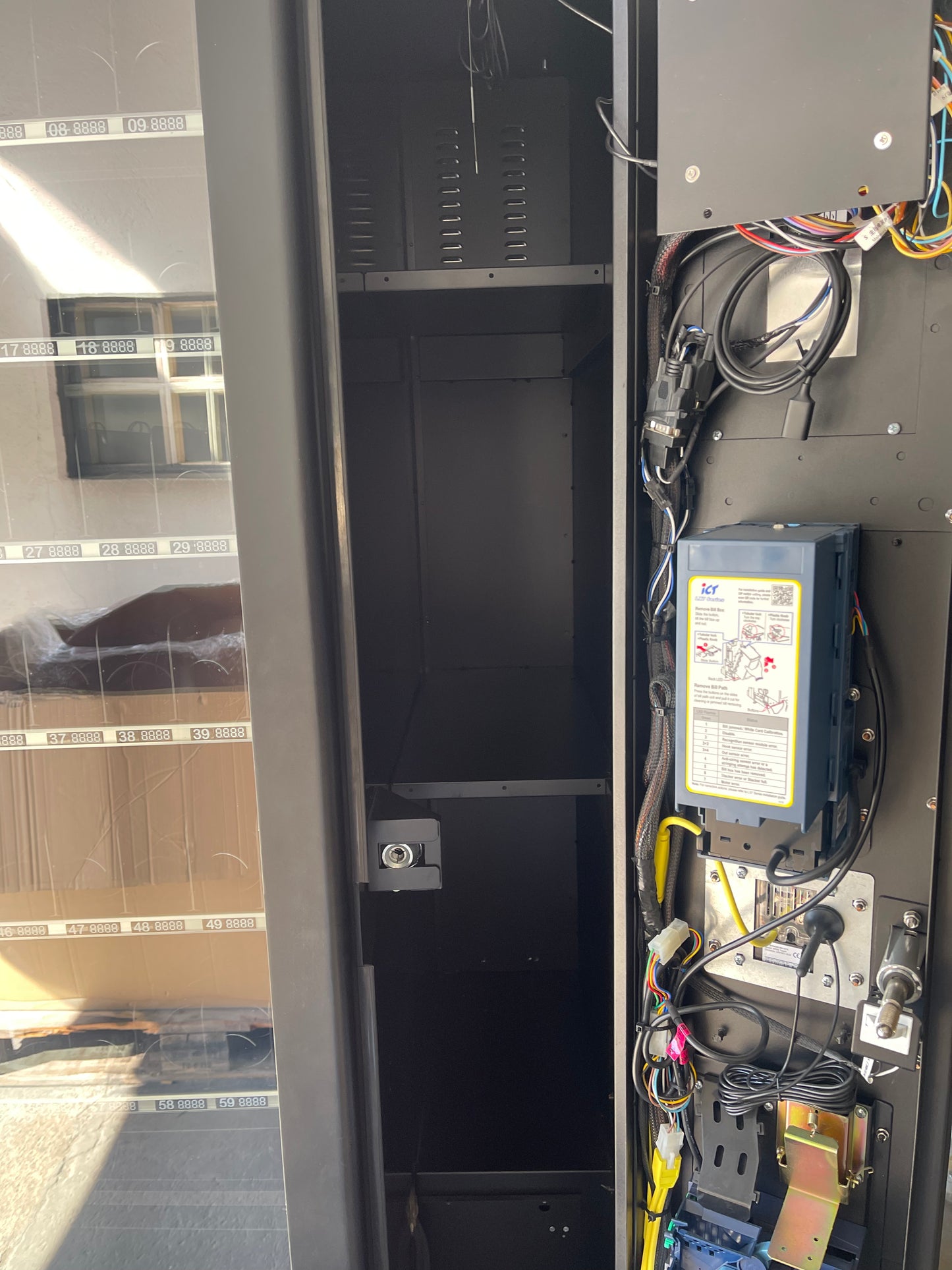 TCN Premium Snack- & Getränkeautomat | 11” Touch | Nayax | Kartenzahlung | Altersprüfung | Cloud-System