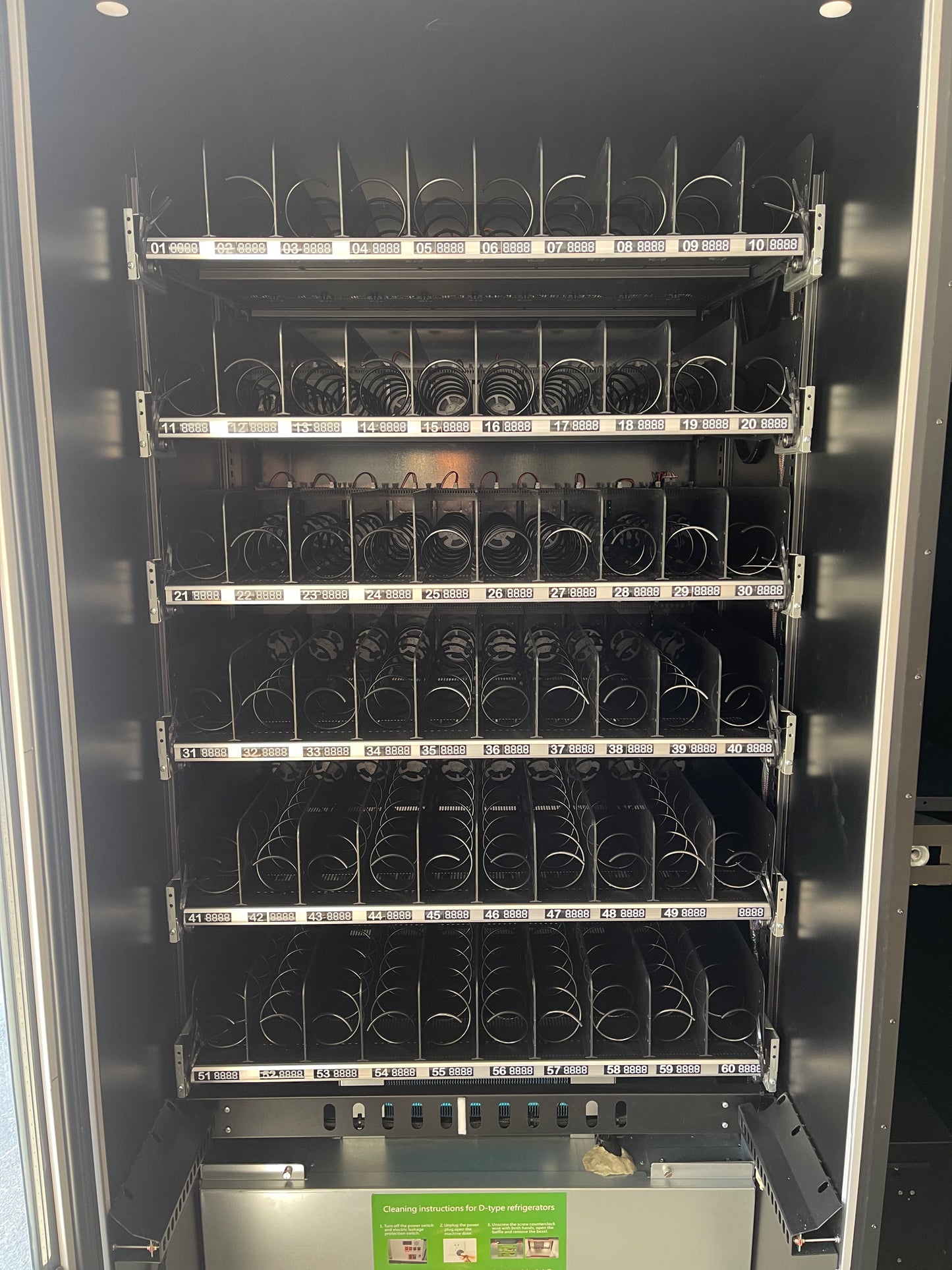 TCN Premium Snack- & Getränkeautomat | 11” Touch | Nayax | Kartenzahlung | Altersprüfung | Cloud-System