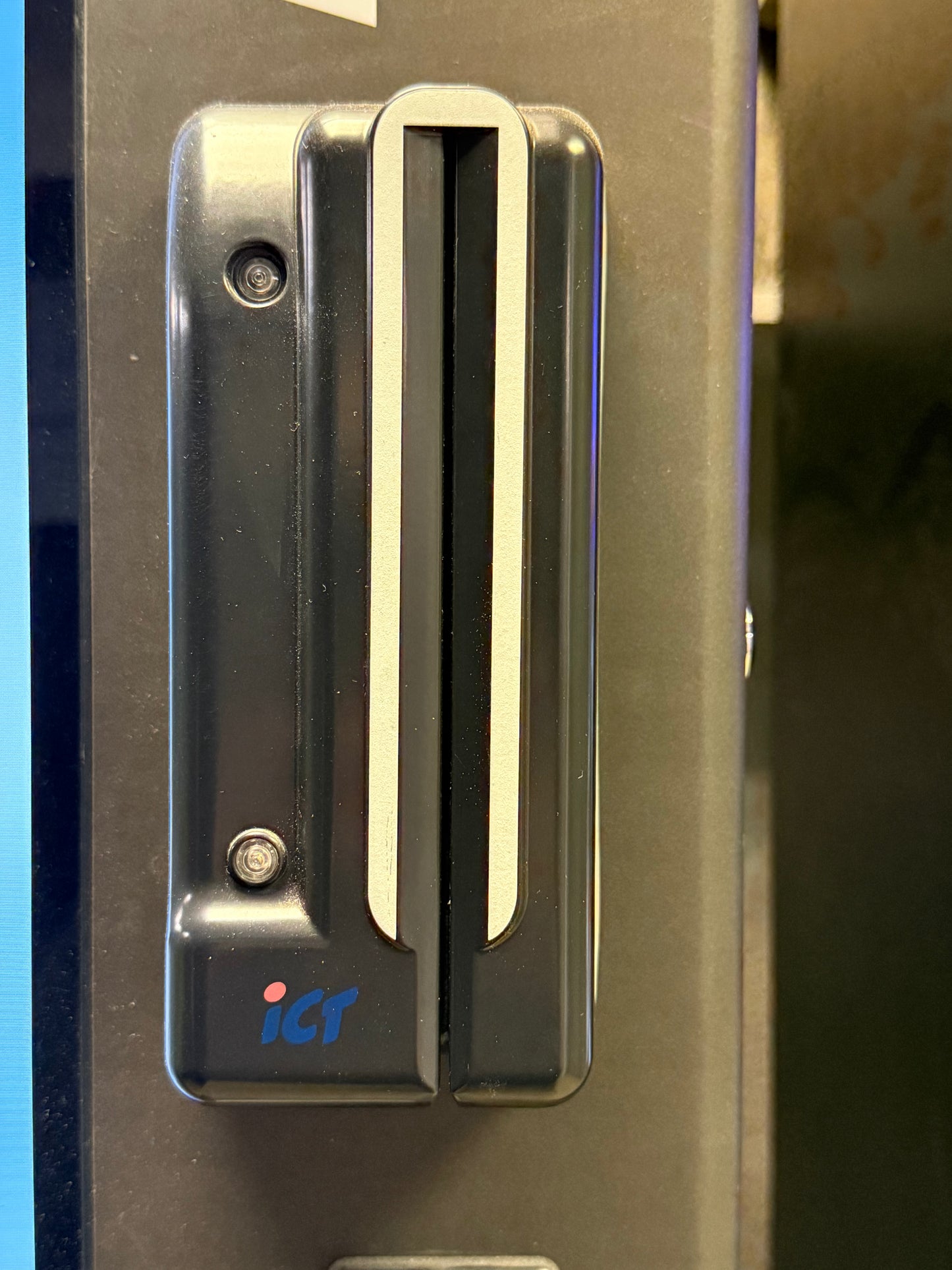 TCN Premium Verkaufsautomat | 49” Touchscreen | Snackautomat | Getränkeautomat | Nayax | Cloud | Altersprüfung